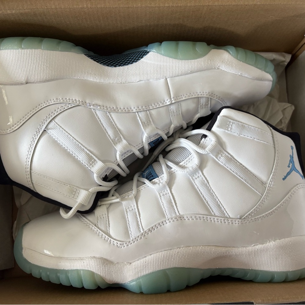 Air Jordan 11 Retro sneakers